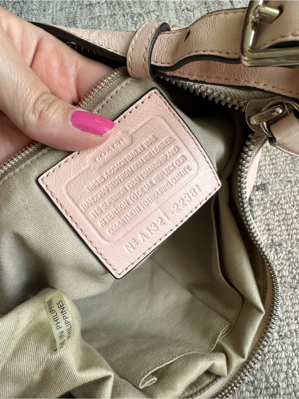 Coach Legacy Courtenay Hobo in blush pink - Picture 8 of 8